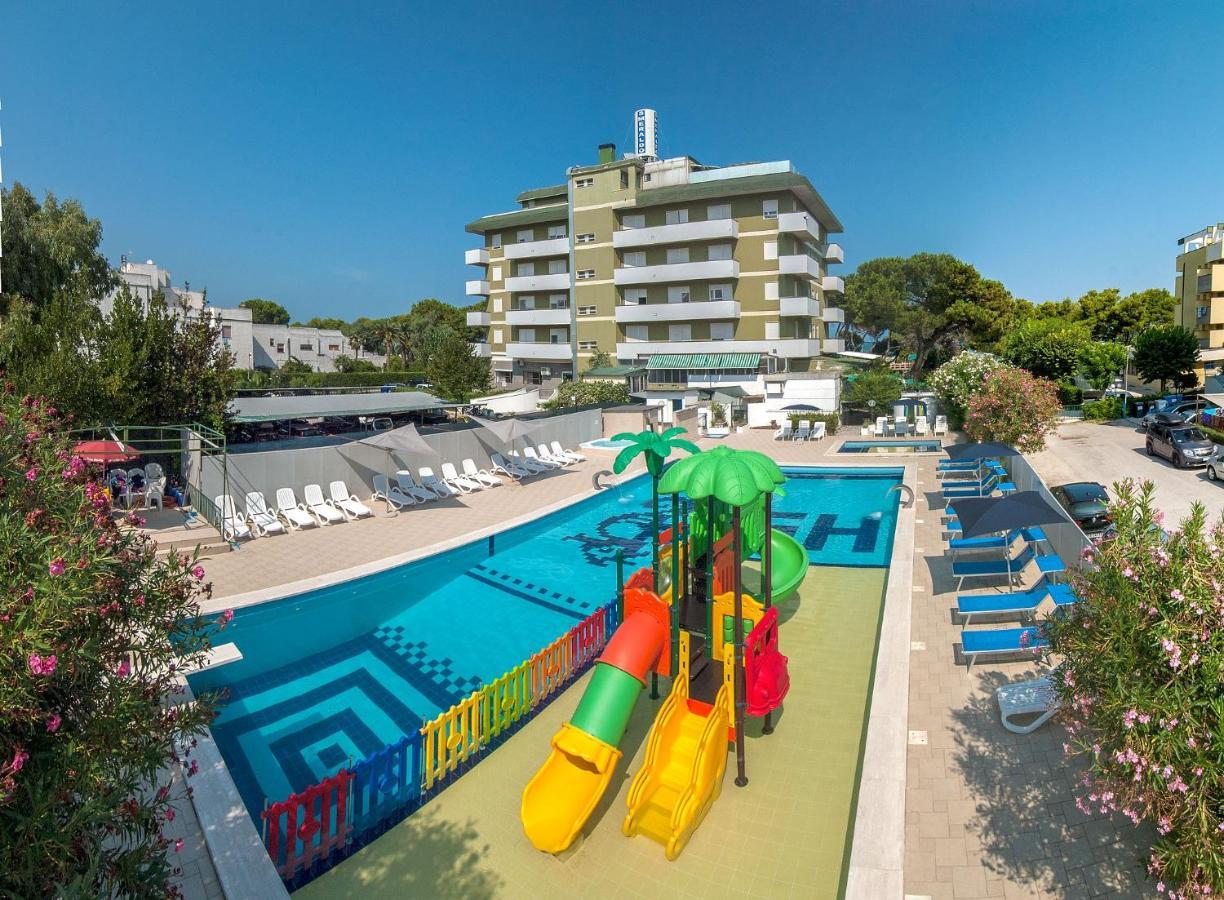 Hotel Smeraldo ジュリアノーヴァ エクステリア 写真