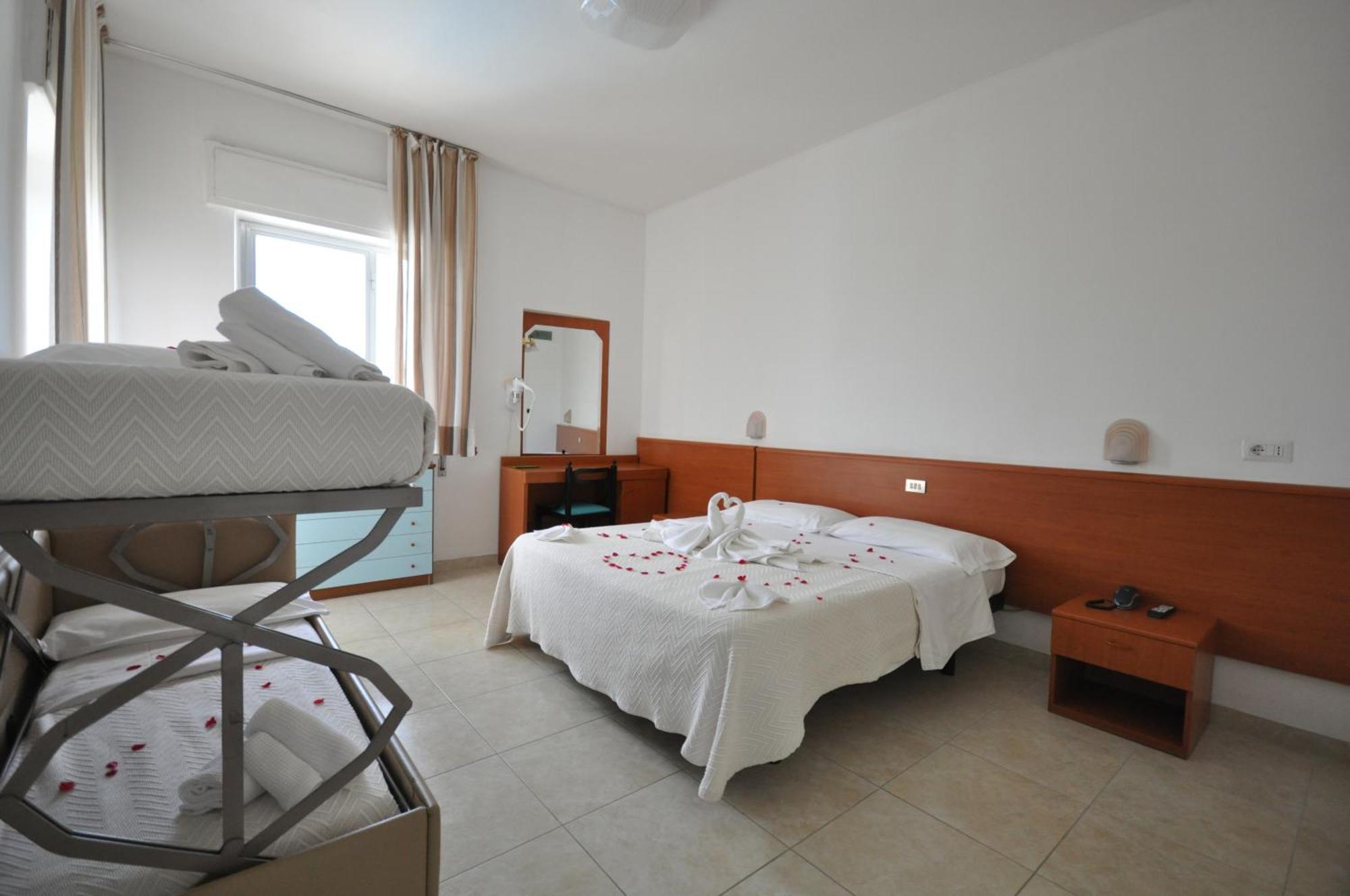 Hotel Smeraldo ジュリアノーヴァ エクステリア 写真