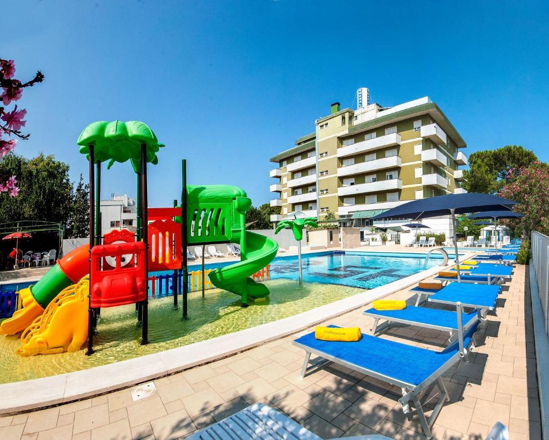 Hotel Smeraldo ジュリアノーヴァ エクステリア 写真